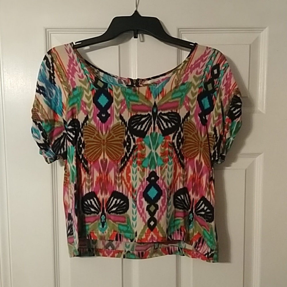 Multicolor love. Fire Short Sleeve Shirt Sz Small